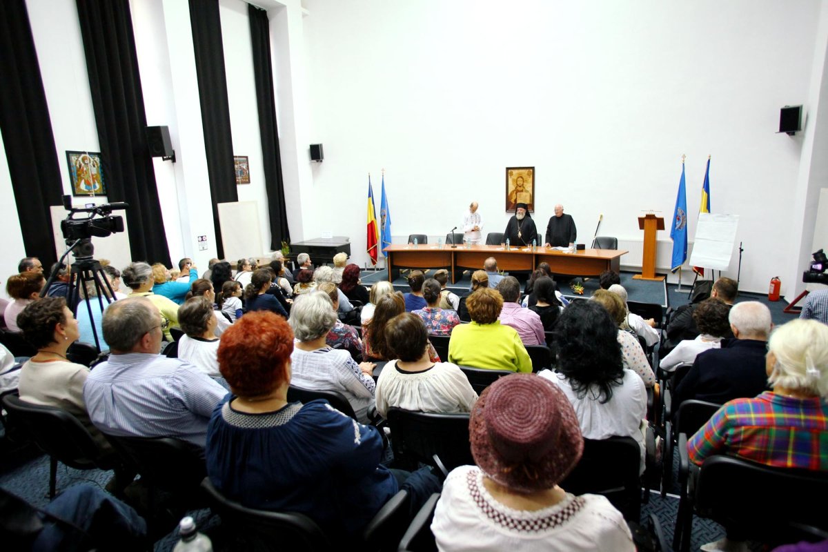 Simpozion dedicat părintelui Arsenie Boca, la Sâmbăta de Sus 69350