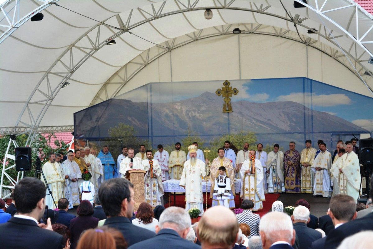 Slujiri arhiereşti în Duminica a 18-a după Rusalii 69326