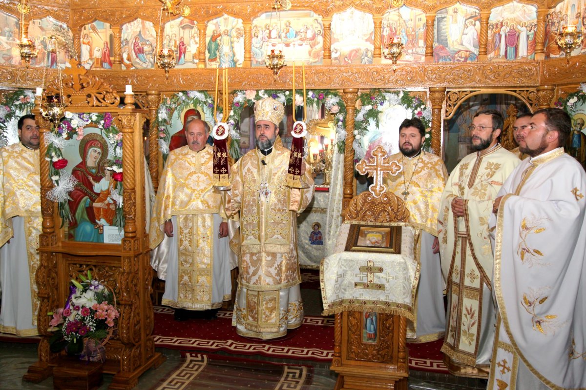 Vizită chiriarhală în Parohia Andreiaşu de Jos 69338