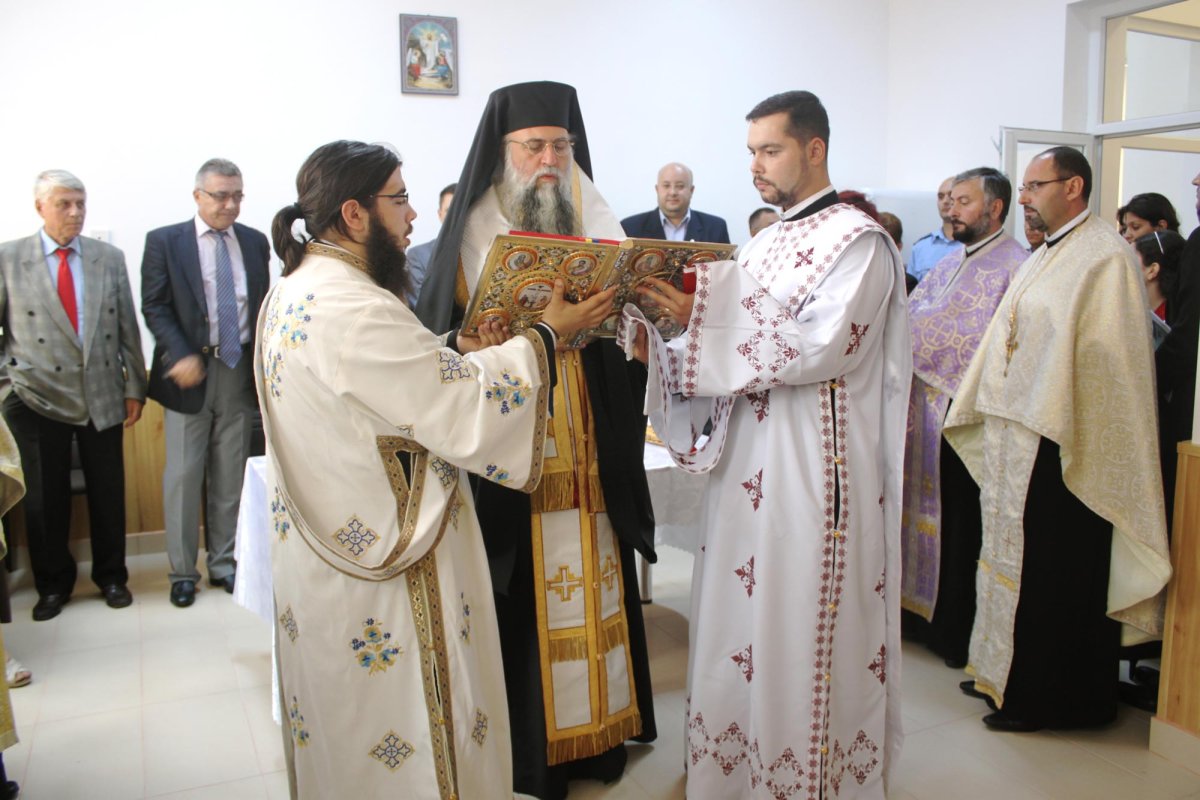 Centrul de recuperare neuromotorie din Drăgăşani a fost sfinţit 69290