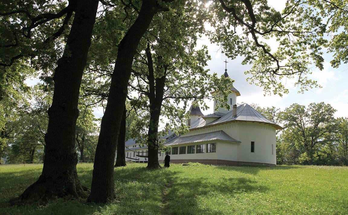 Sfinţire la Schitul Cărbuna din judeţul Neamţ 69263