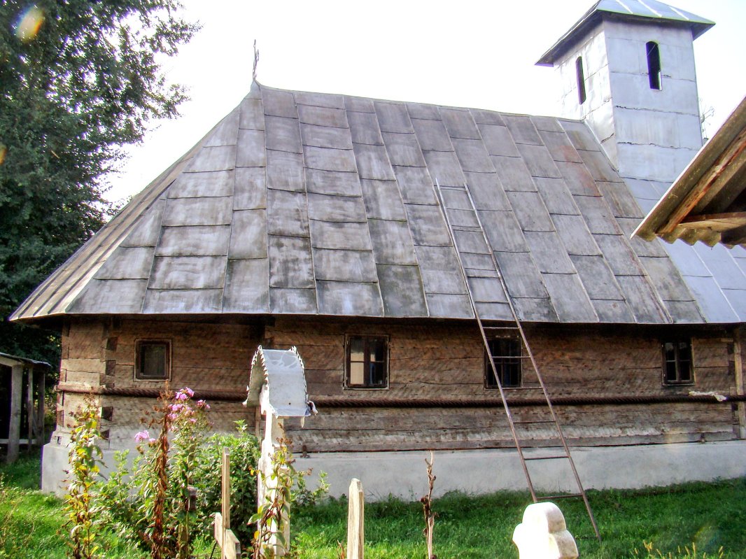 Frumusețe tăinuită între vechile grinzi la Olanu 69245