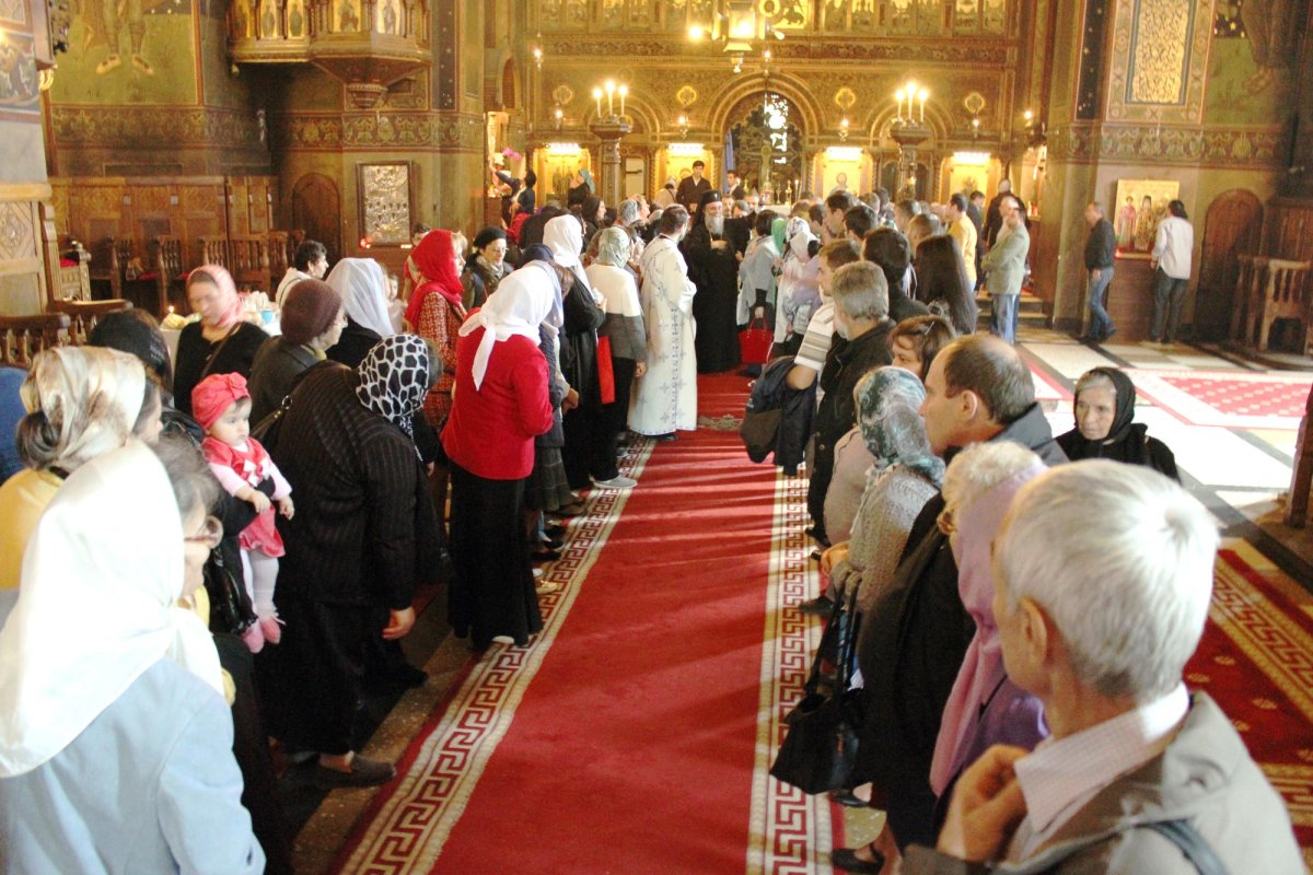 Praznicul Acoperământului Maicii Domnului în Cetatea Băniei 69243