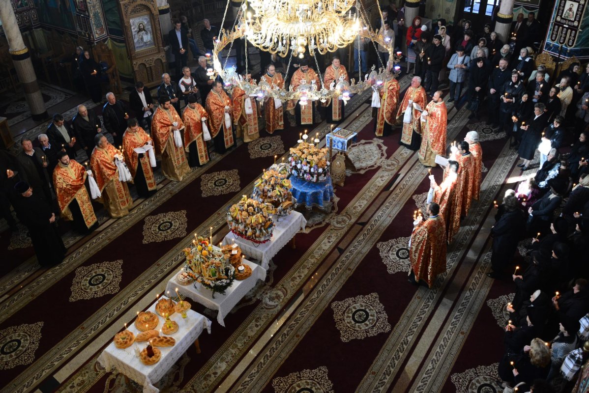 Parastas pentru părintele Vasile Nuţu, la Gura Humorului 69215