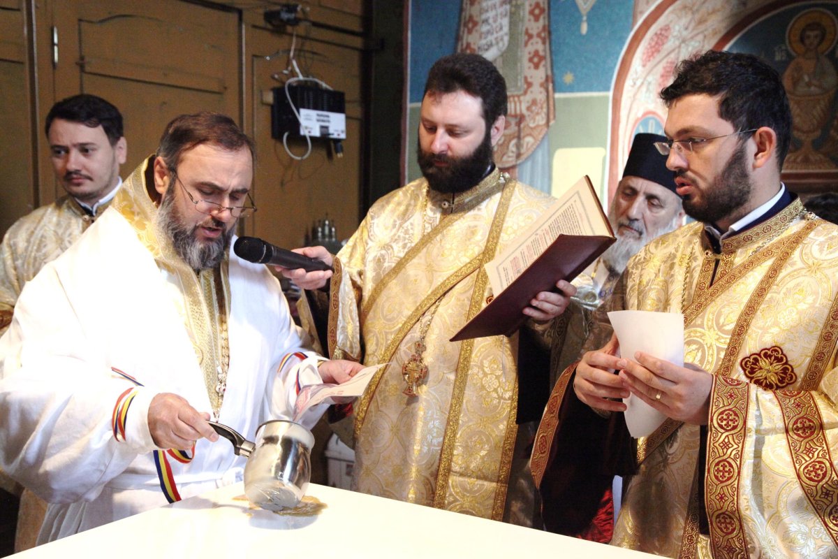 A fost sfinţită biserica Parohiei Săgeata 69202