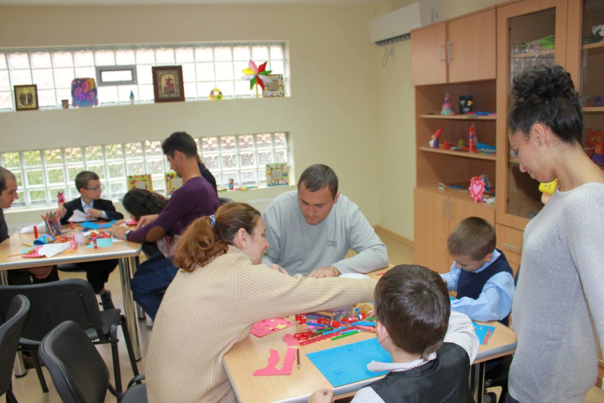 Activităţi în centrele de zi ale Asociaţiei Vasiliada 69055