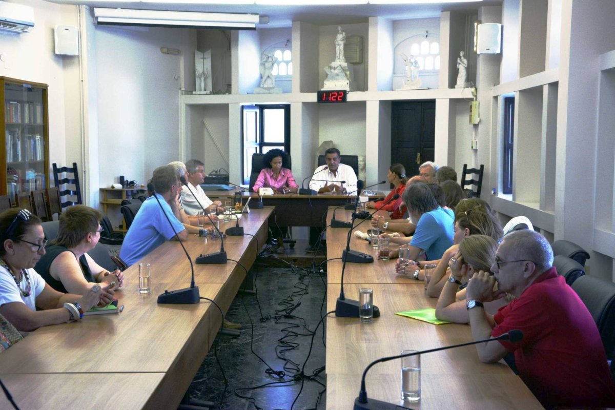 Congresul Internațional al Scriitorilor din Tinos 69072