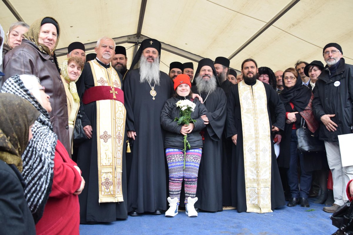 „Cuvântul lui Dumnezeu este sămânţă, intră în inima noastră şi se înrădăcinează acolo“ 69020