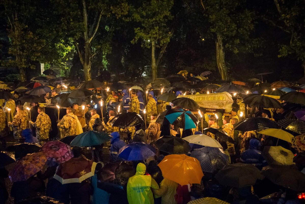 Prin ploaie şi frig, pe „Calea Sfinţilor“ 69018