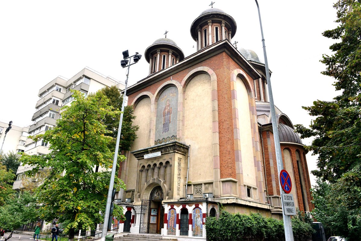 Biserica ocrotită de Sfânta Vineri cea Nouă 68989