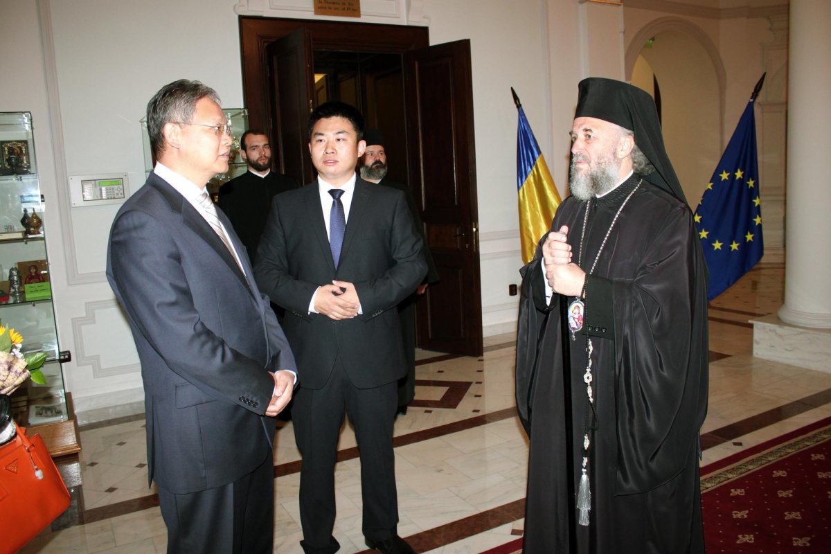 Delegaţie chineză la Muzeul eparhial din Galaţi 69000