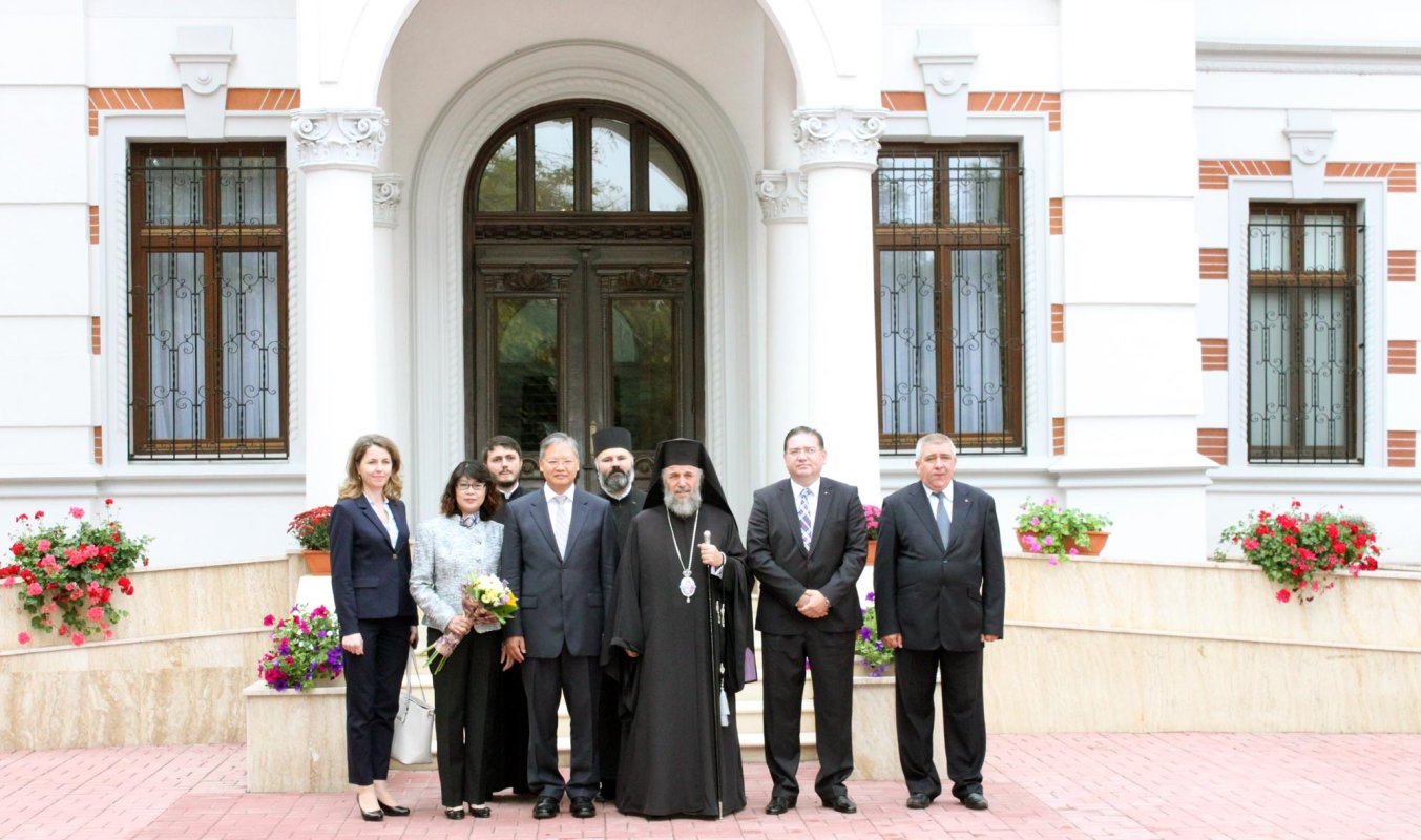 Delegaţie chineză la Muzeul eparhial din Galaţi 69002