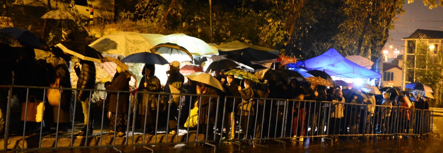 Rugăciuni şi cântări la rândul Sfintei Parascheva 68954