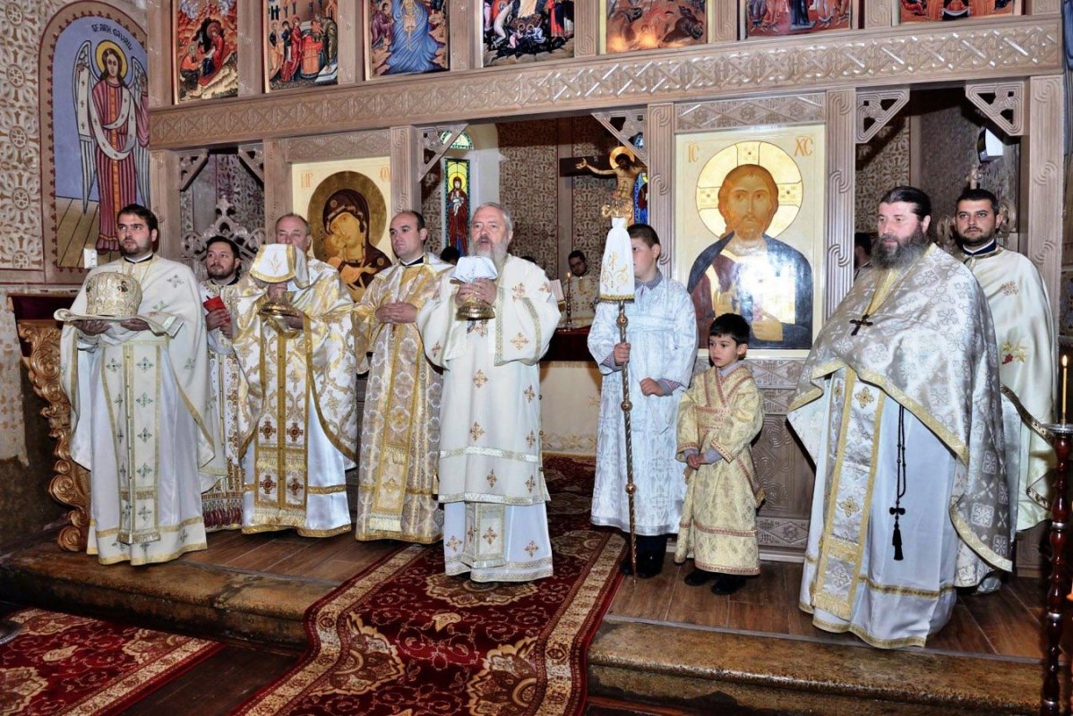 Slujiri arhiereşti în Duminica a 21-a după Rusalii 68966