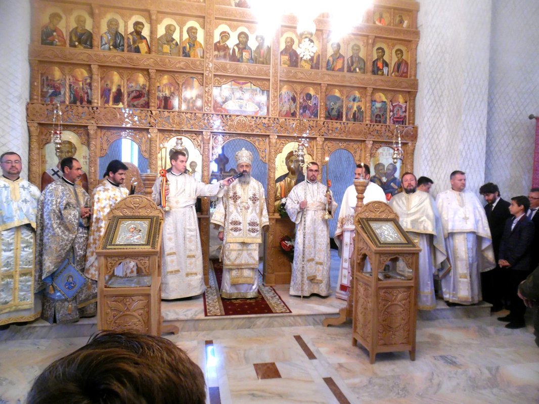 Slujiri arhiereşti în Duminica a 21-a după Rusalii 68967