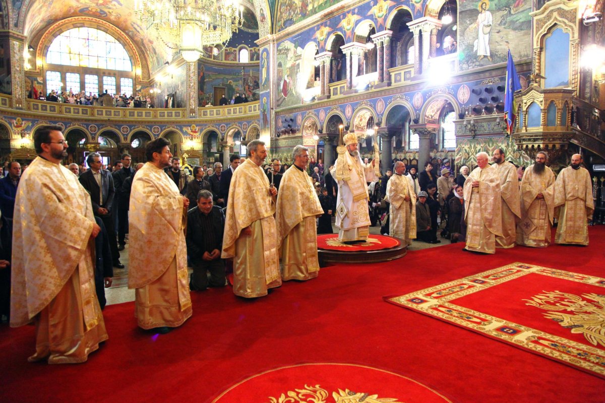 Slujiri arhiereşti în Duminica a 21-a după Rusalii 68968