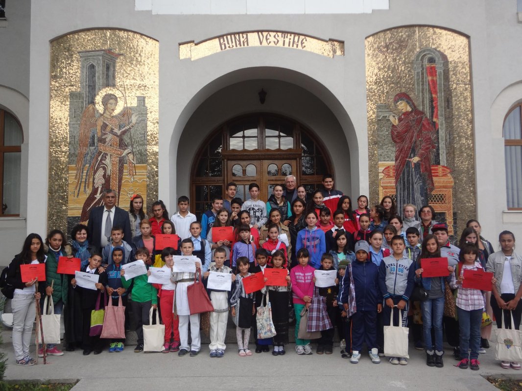 Spectacol susținut de copiii Centrului social din Grădinari, Craiova 68978