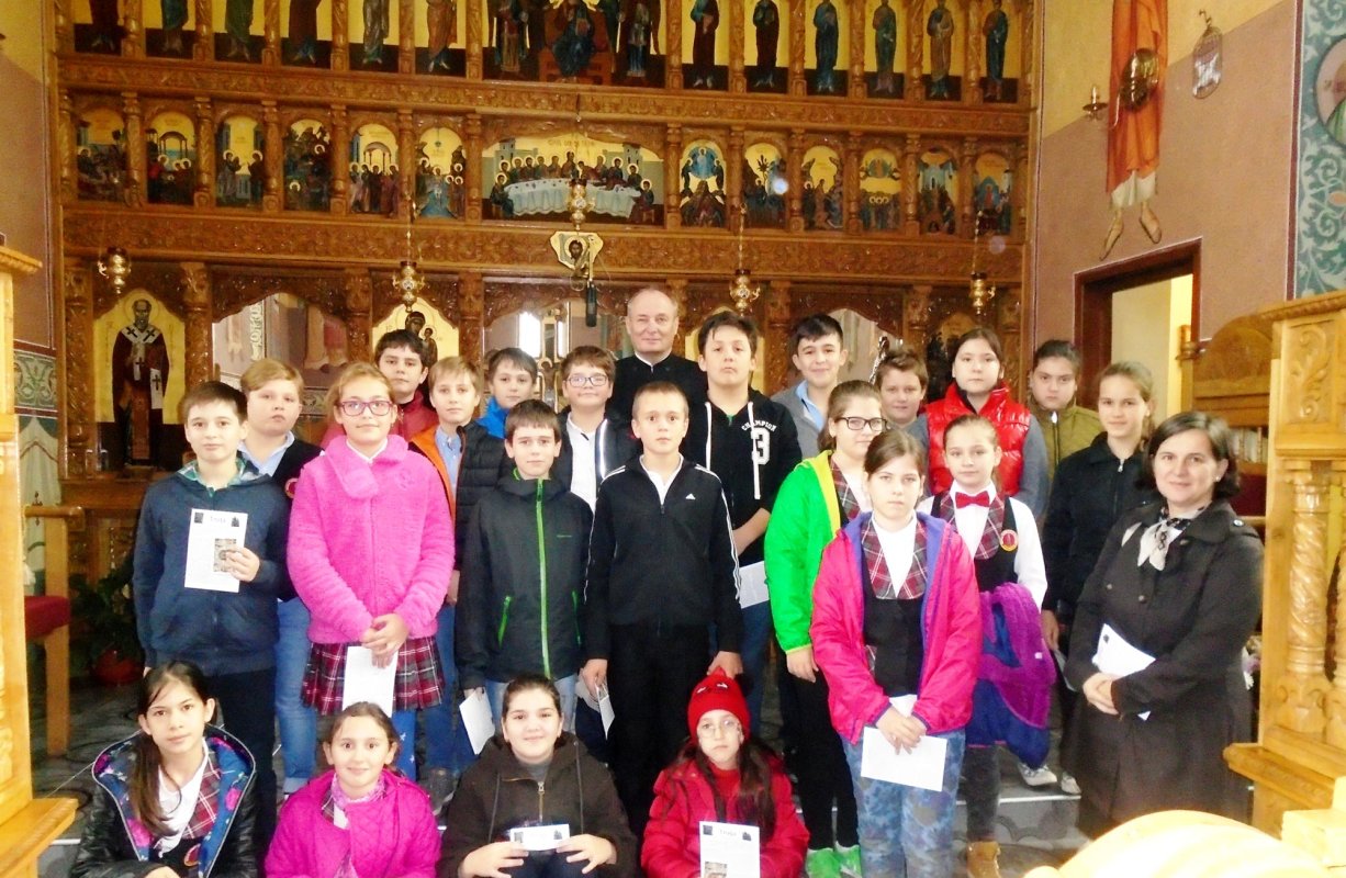 Oră de religie la Biserica „Naşterea Domnului” 68898