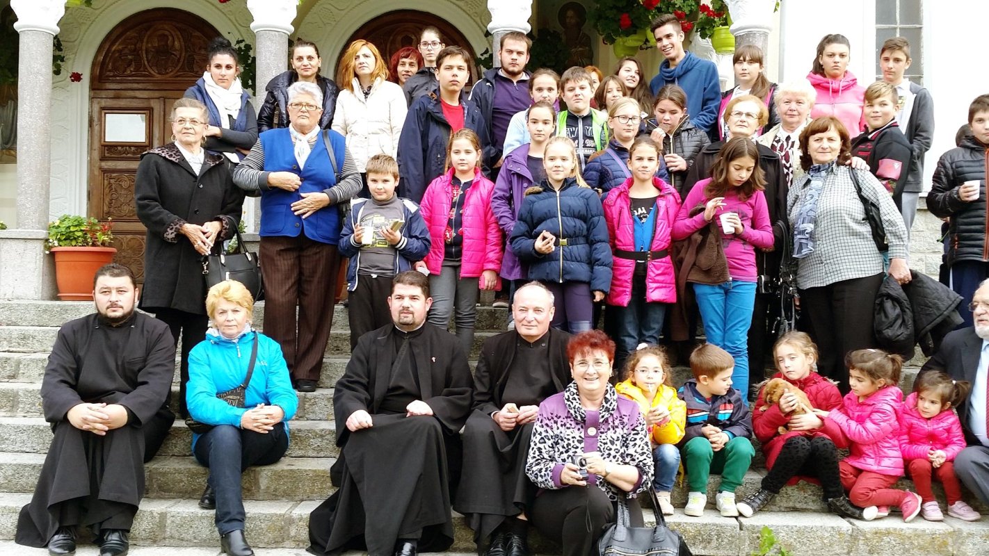Pelerinajul micilor iconari din Parohia „Naşterea Domnului” 68899