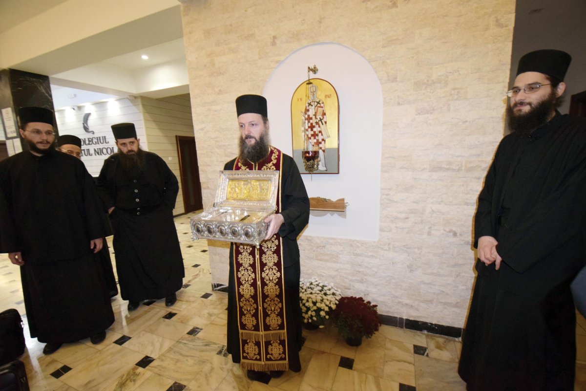 Moaştele Sfintei Maria Magdalena au plecat de la Iaşi spre Bucureşti 68830