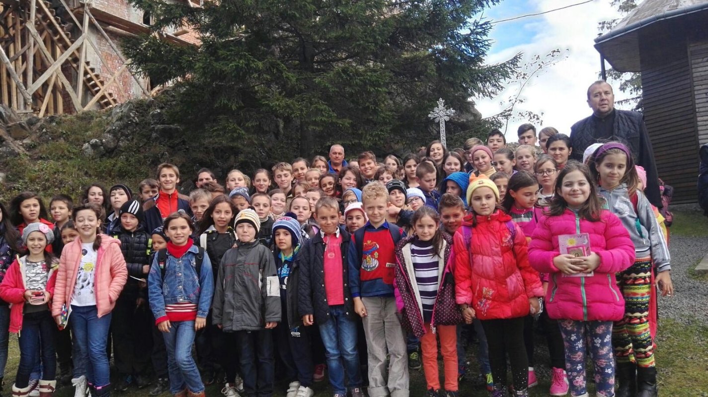 Copiii din Parohia Ilva Mică Someș în pelerinaj la mănăstirile din Bistrița-Năsăud 68814