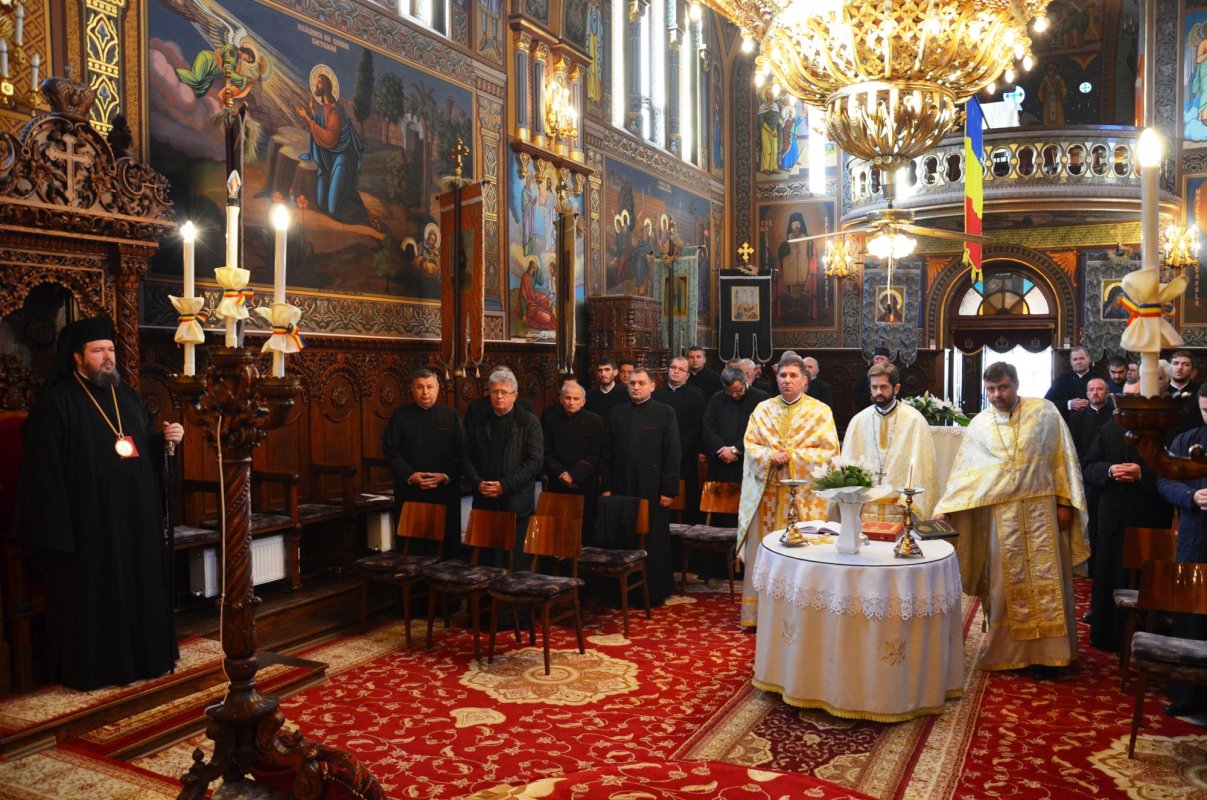 Preoţii din Protopopiatul Tinca, reuniţi în conferinţă 68812