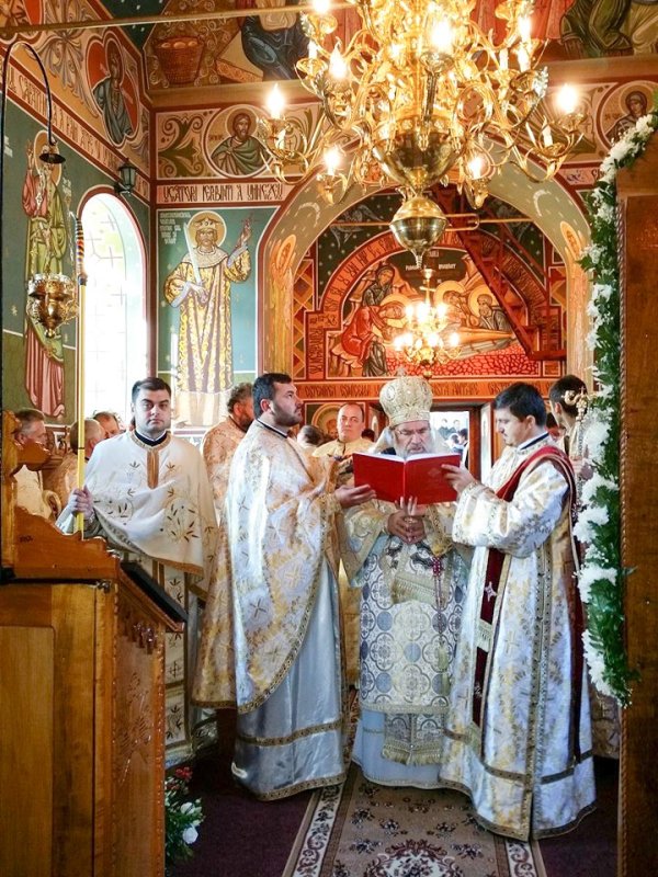 Resfințirea bisericii din Parohia Albele, Protopopiatul Oneşti 68784