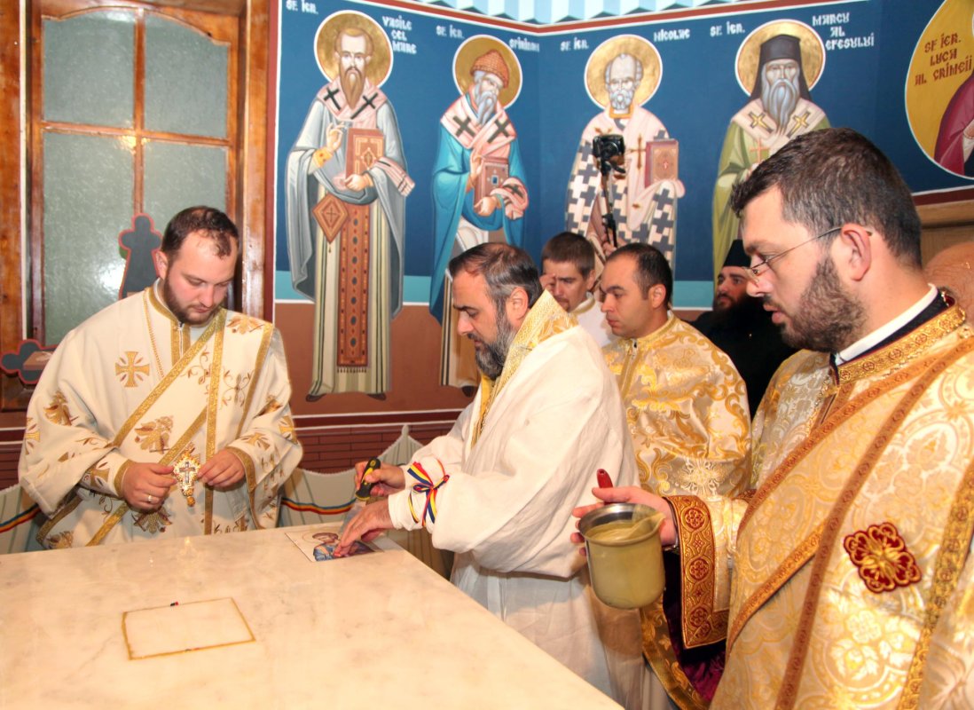 Sfinţirea paraclisului de la schitul vrâncean Dealul Sării 68799