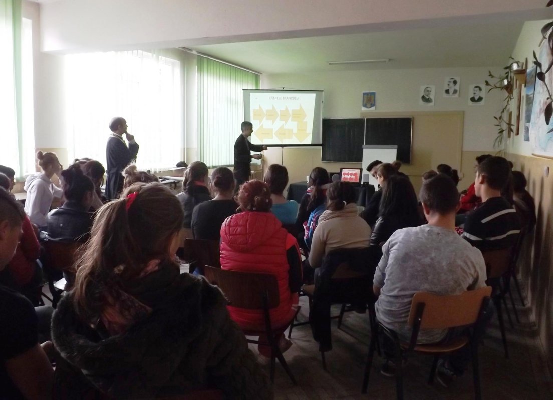 Sesiune de prevenire anti-trafic, pentru elevii din Codlea 68764