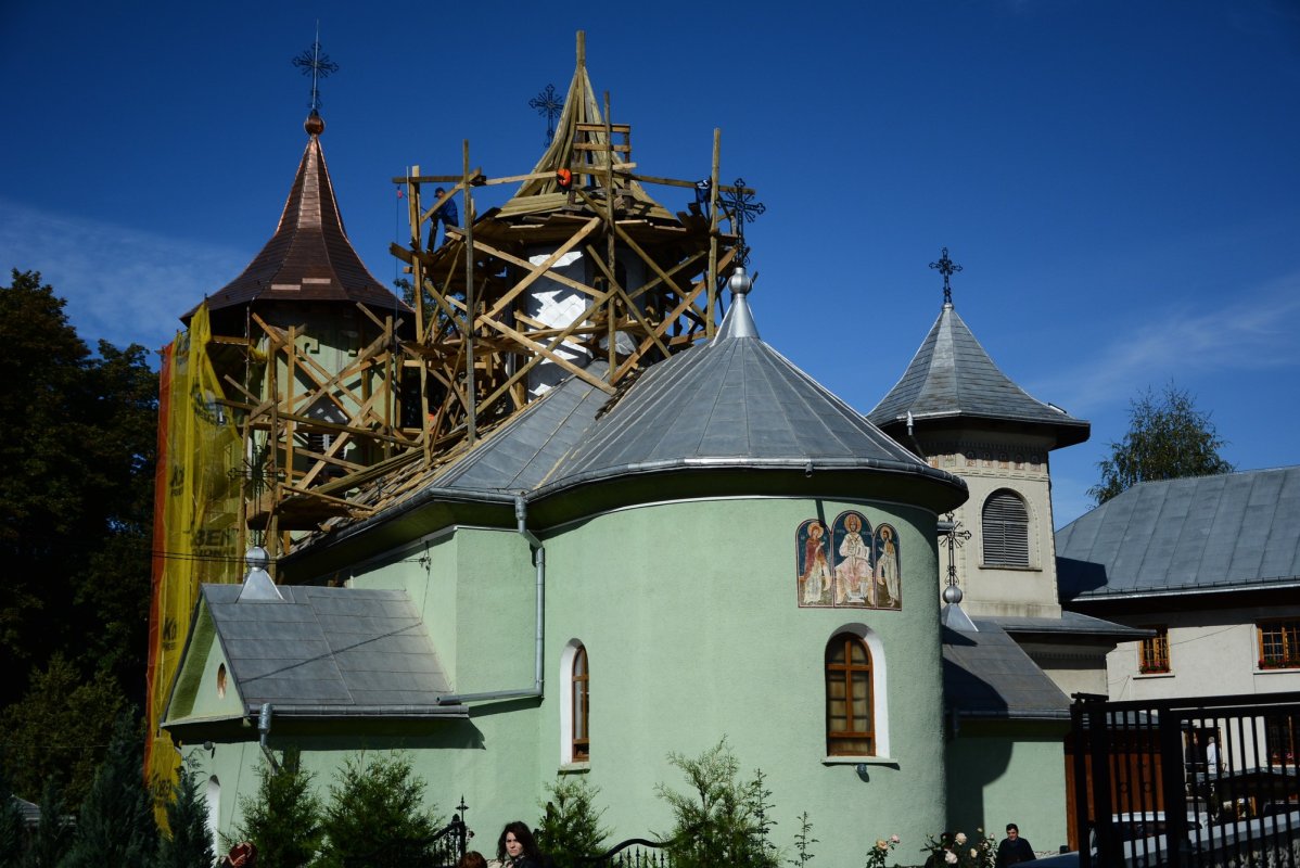 Lucrări de reabilitare la biserica „Sfinţii Împăraţi Constantin  şi Elena“ din Gura Humorului 68646