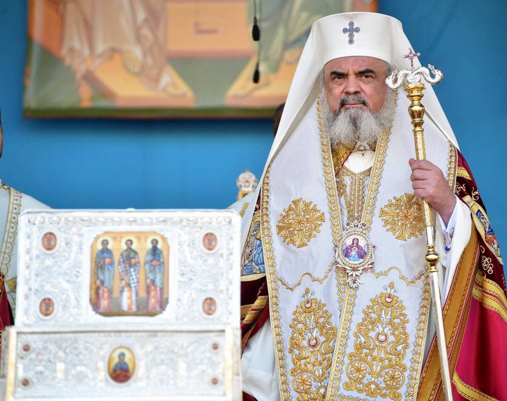 Sfinţii Trei Ierarhi - învățători, rugători şi ocrotitori ai Ortodoxiei 68662