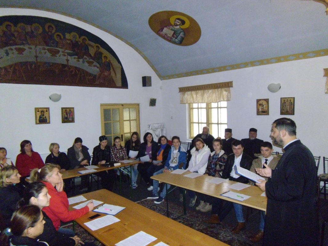 Cateheză demonstrativă în Parohia Chintinici, Protopopiatul Roznov 68617