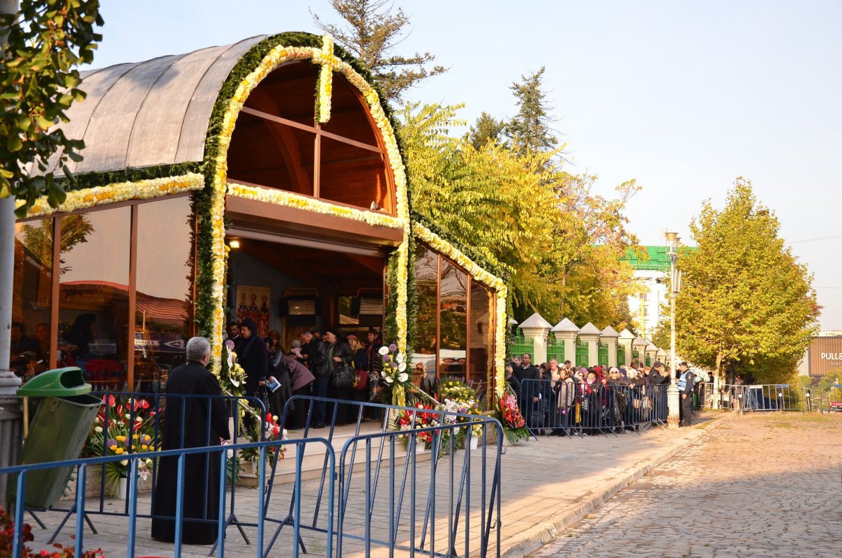 În slujba pelerinilor 68628