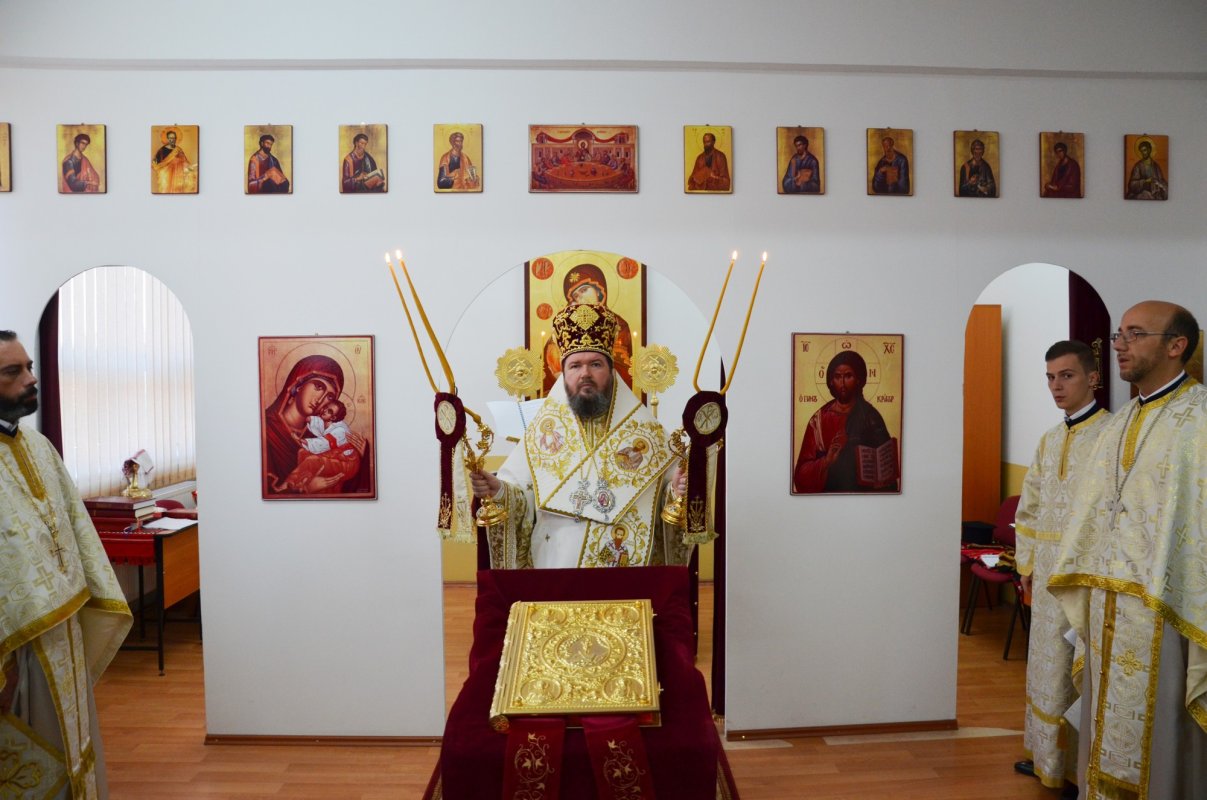 Liturghie arhierească și conferința dascălilor de teologie și religie  68618