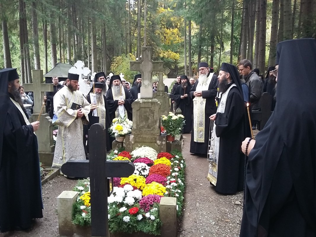 Sfânta Liturghie și Parastas la un an de la trecerea la Domnul a părintelui arhimandrit Victorin Oanele 68615