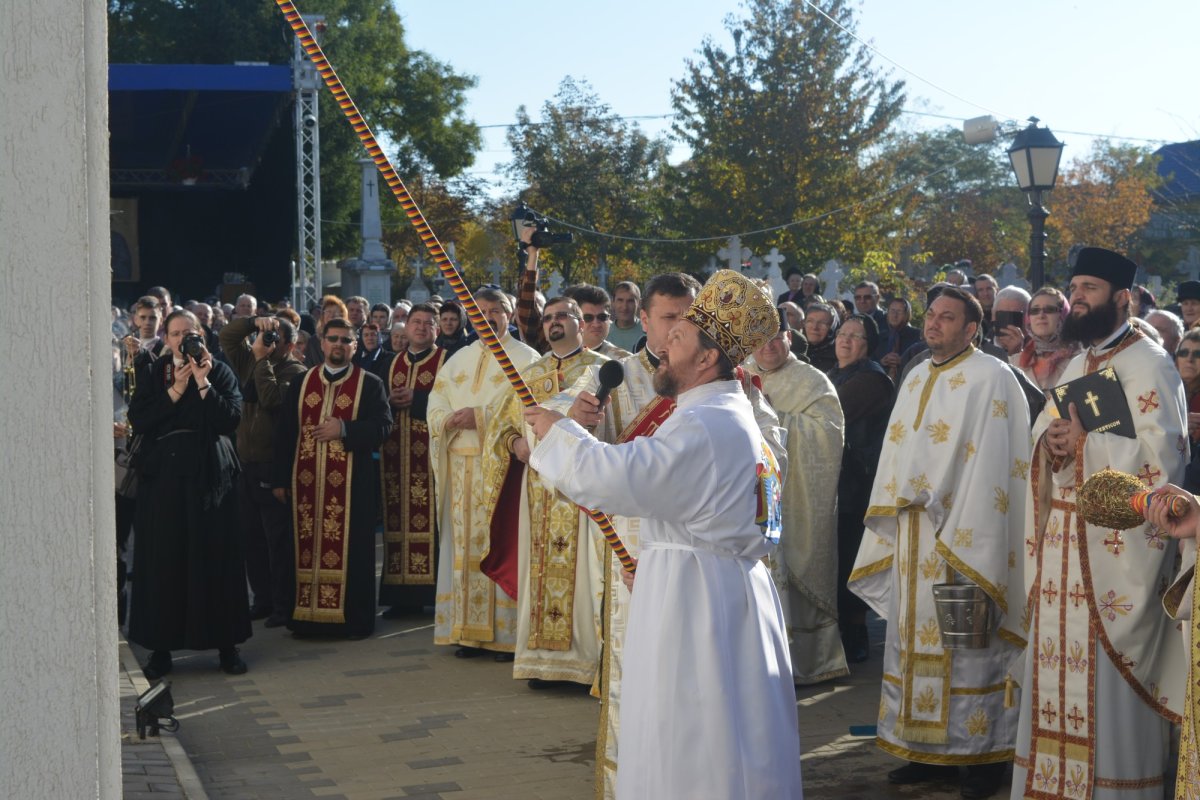 Resfințirea Bisericii „Sfânta Treime” din Cimitirul Eternitatea, Vaslui 68565