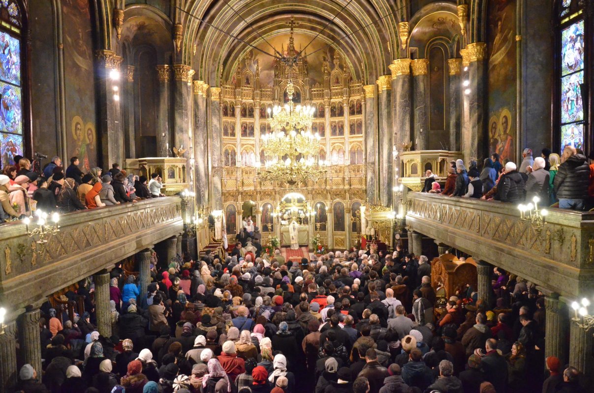 „Dumnezeiasca Liturghie, izvorul unei vieţi întregi” 68490