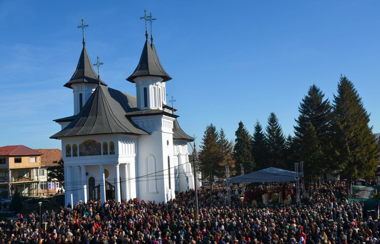 IPS Teofan a resfinţit Biserica „Sfântul Nicolae“ din Humuleşti 68465