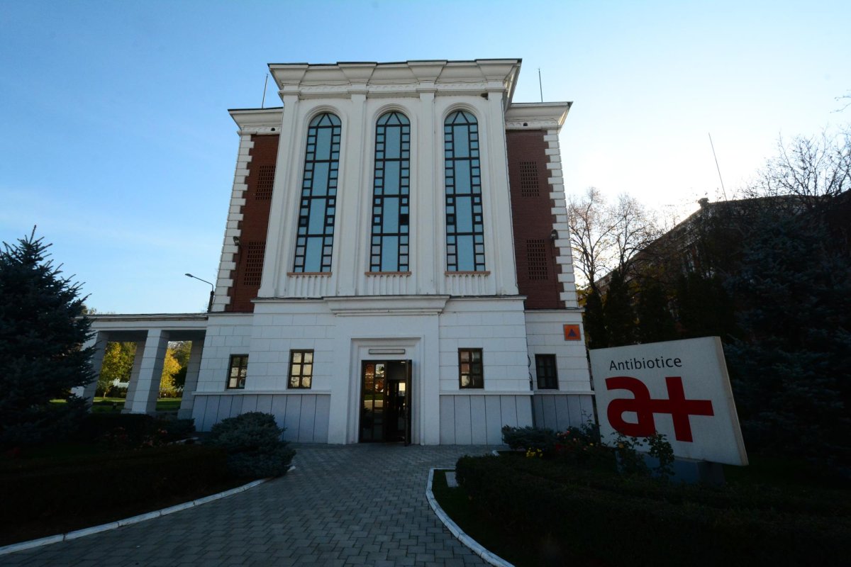 Slujbă de binecuvântare la compania de stat Antibiotice SA din Iaşi 68420