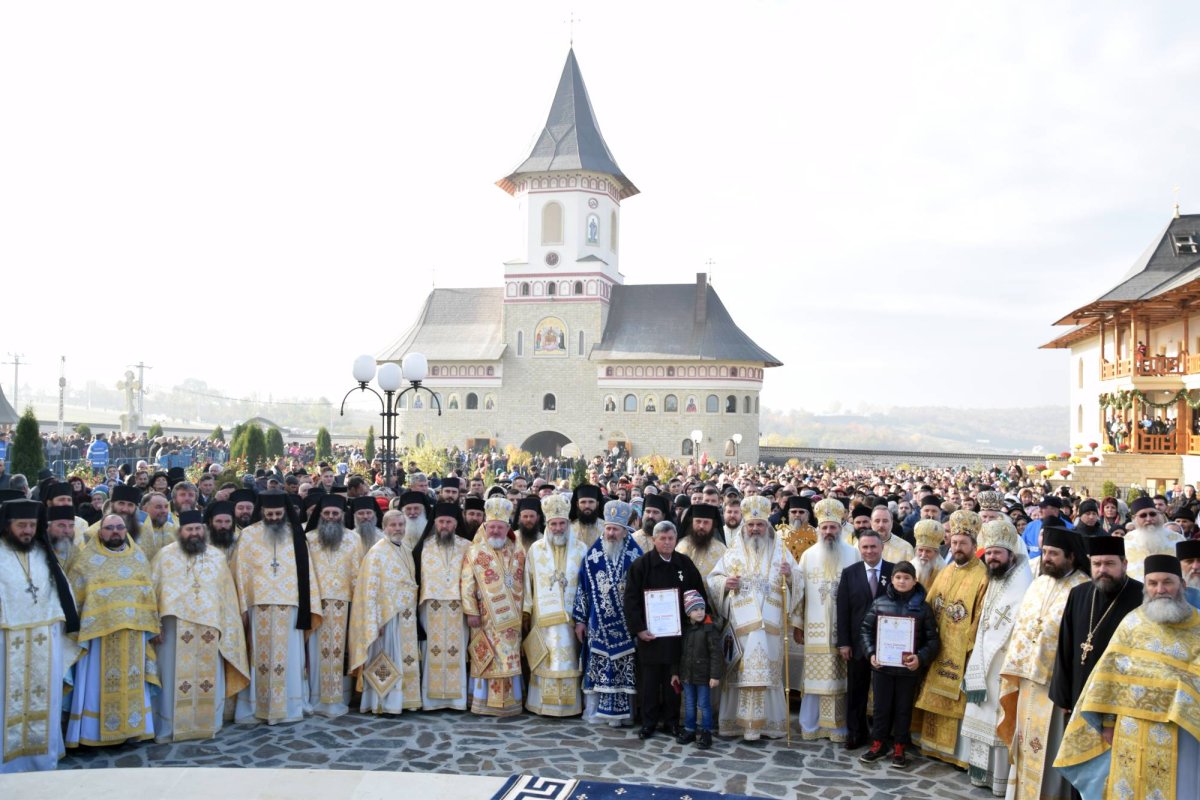 „Acum, la ceas de mare sărbătoare, Mănăstirea Zosin arată precum raiul“ 68325