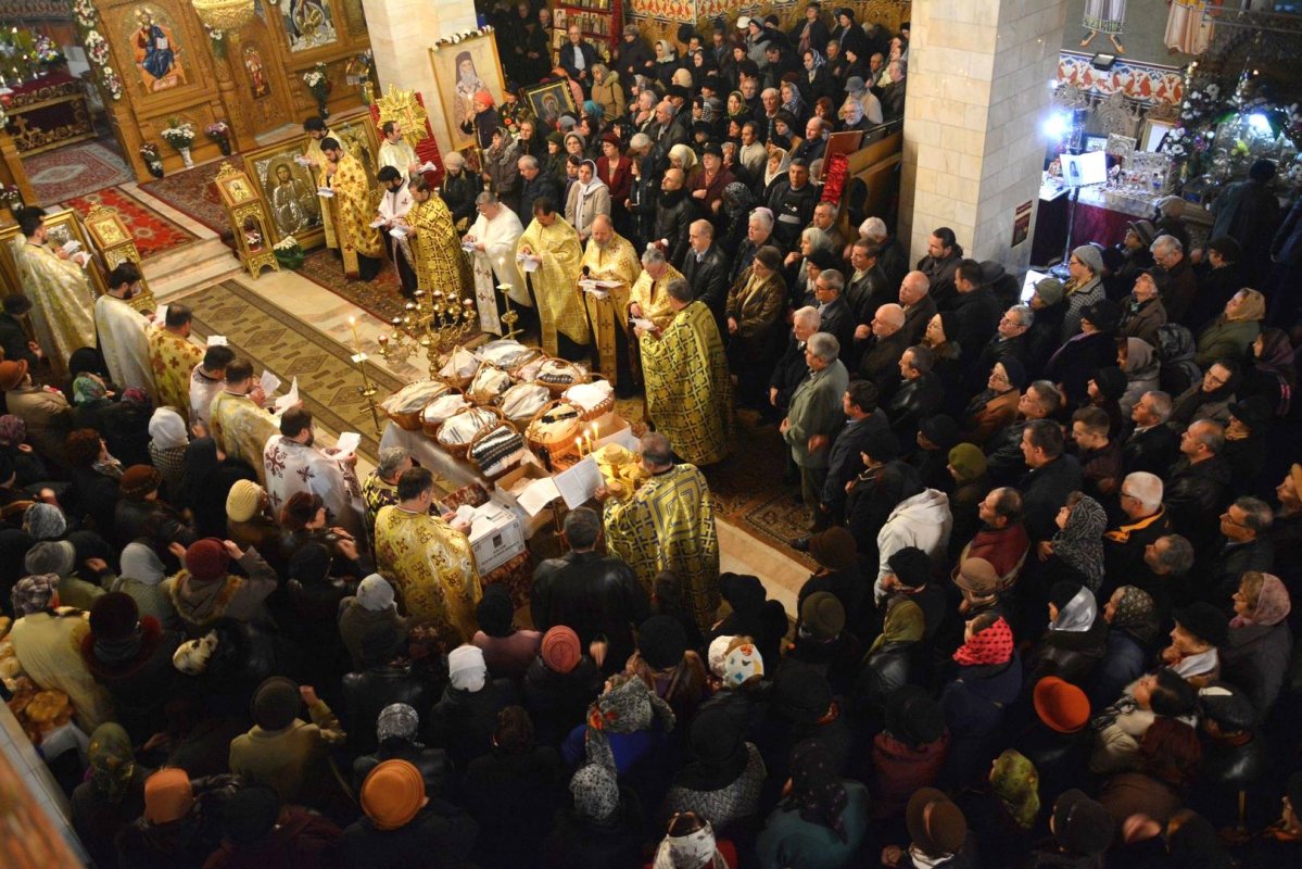 „Sfântul Nectarie a trăit o viaţă marcată de multă smerenie“ 68309