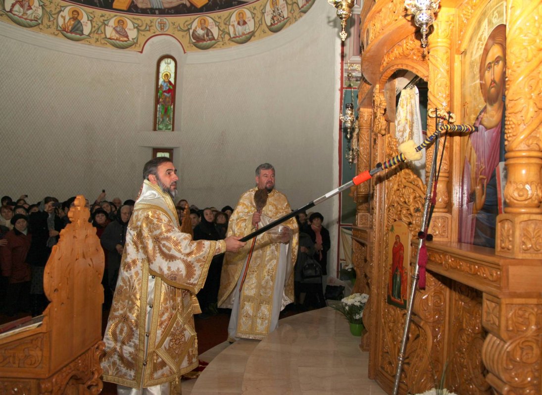 A fost sfinţită Biserica „Sfântul Mina” din Buzău 68283
