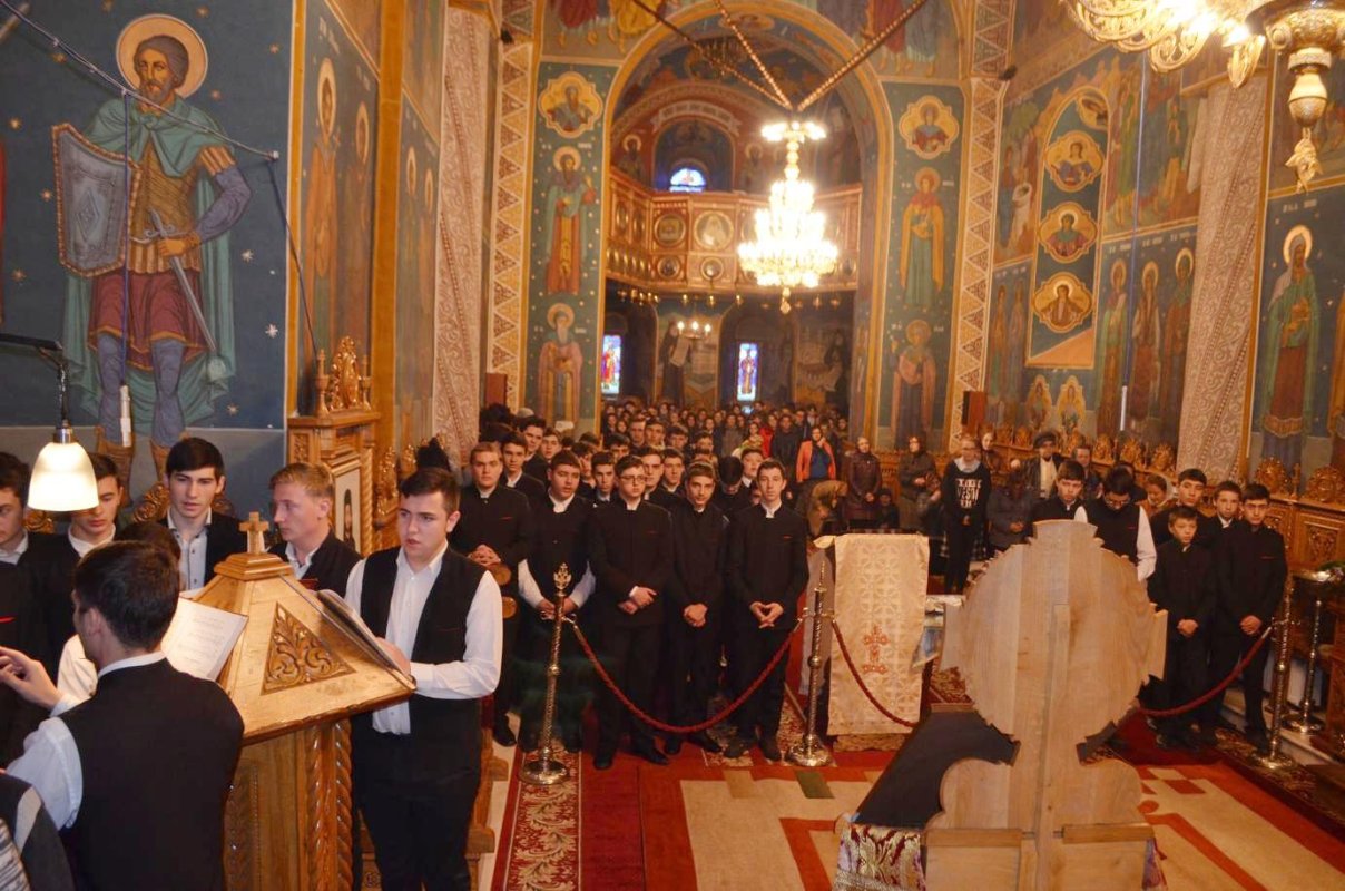 Seminarul din Huşi şi-a cinstit ocrotitorul 68176