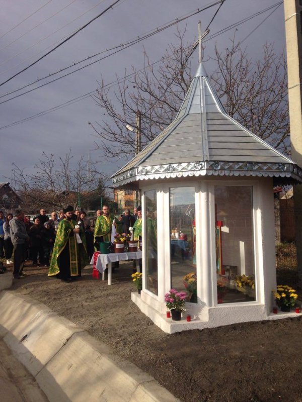 O nouă troiţă în Parohia Bordea 68154