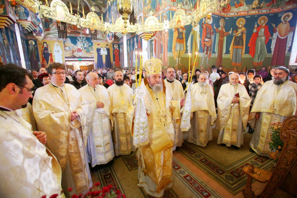 Slujiri arhiereşti în prima Duminică din Postul Crăciunului  68155