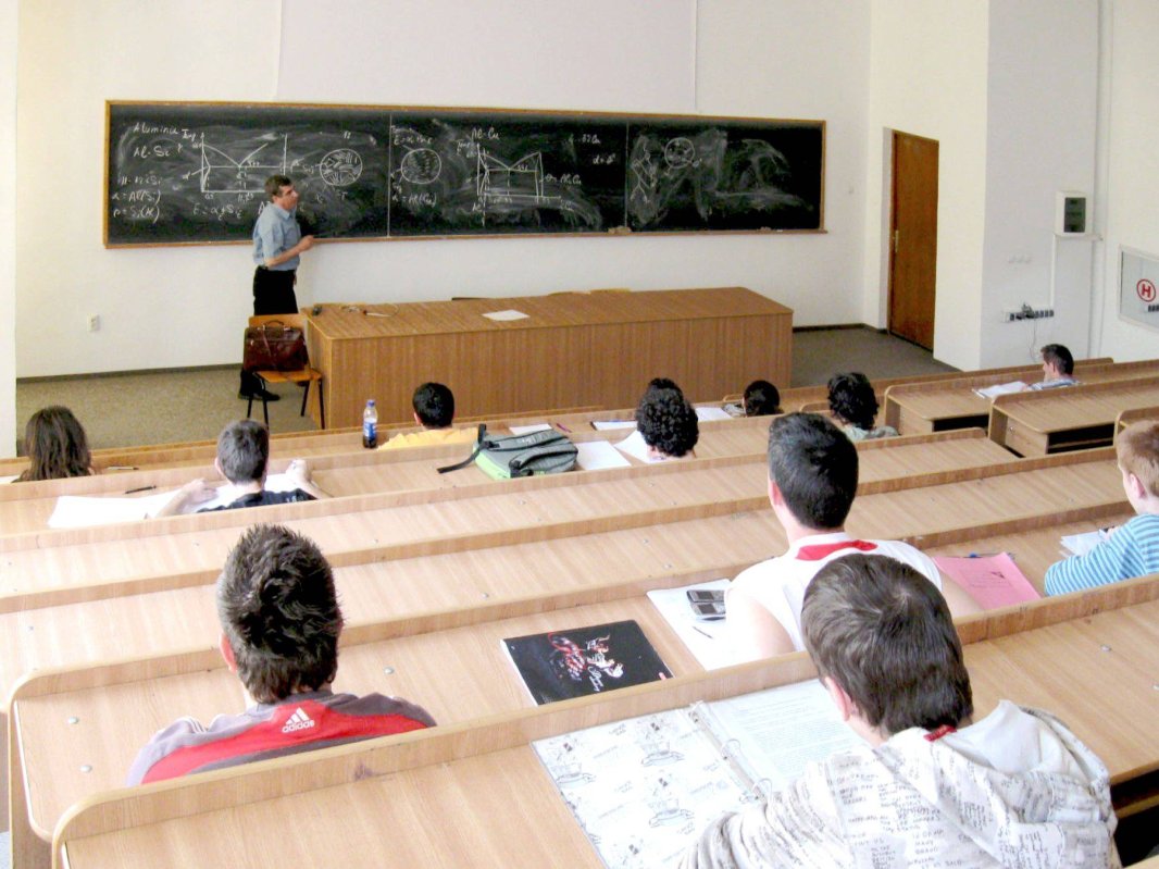 Este nevoie de programe de licenţă cu dublă specializare 68149