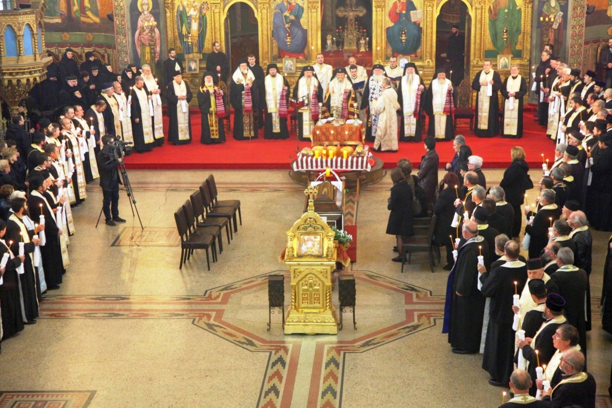 Părintele Constantin Voicu  a fost condus pe ultimul drum  68134