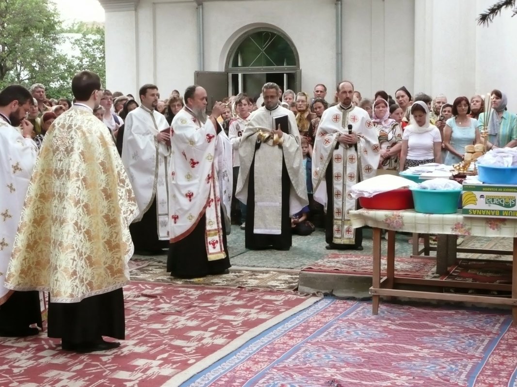 Program special la hramul Bisericii Vovidenia din Botoşani 68104