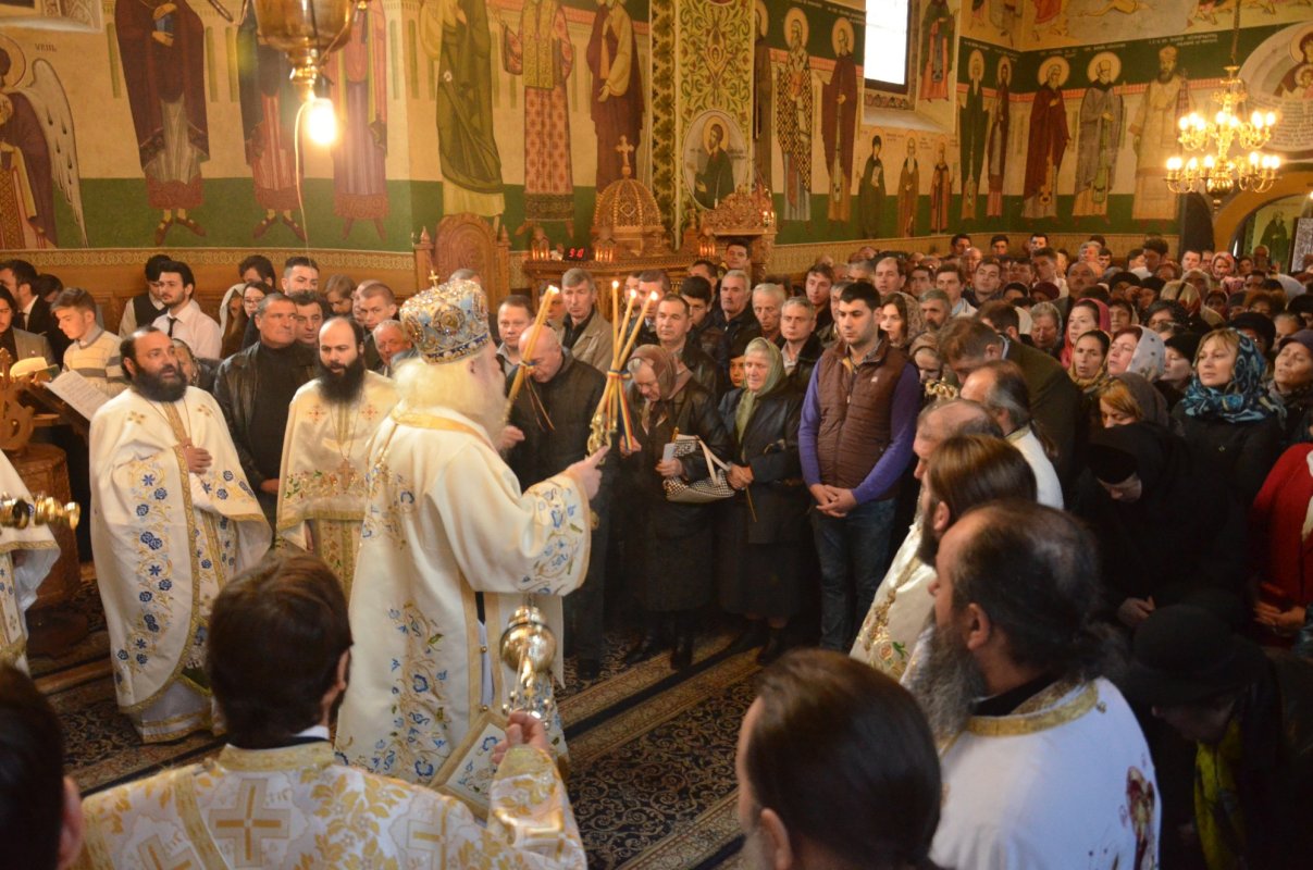 Hramul Schitului Vovidenia de la Neamţ 176162