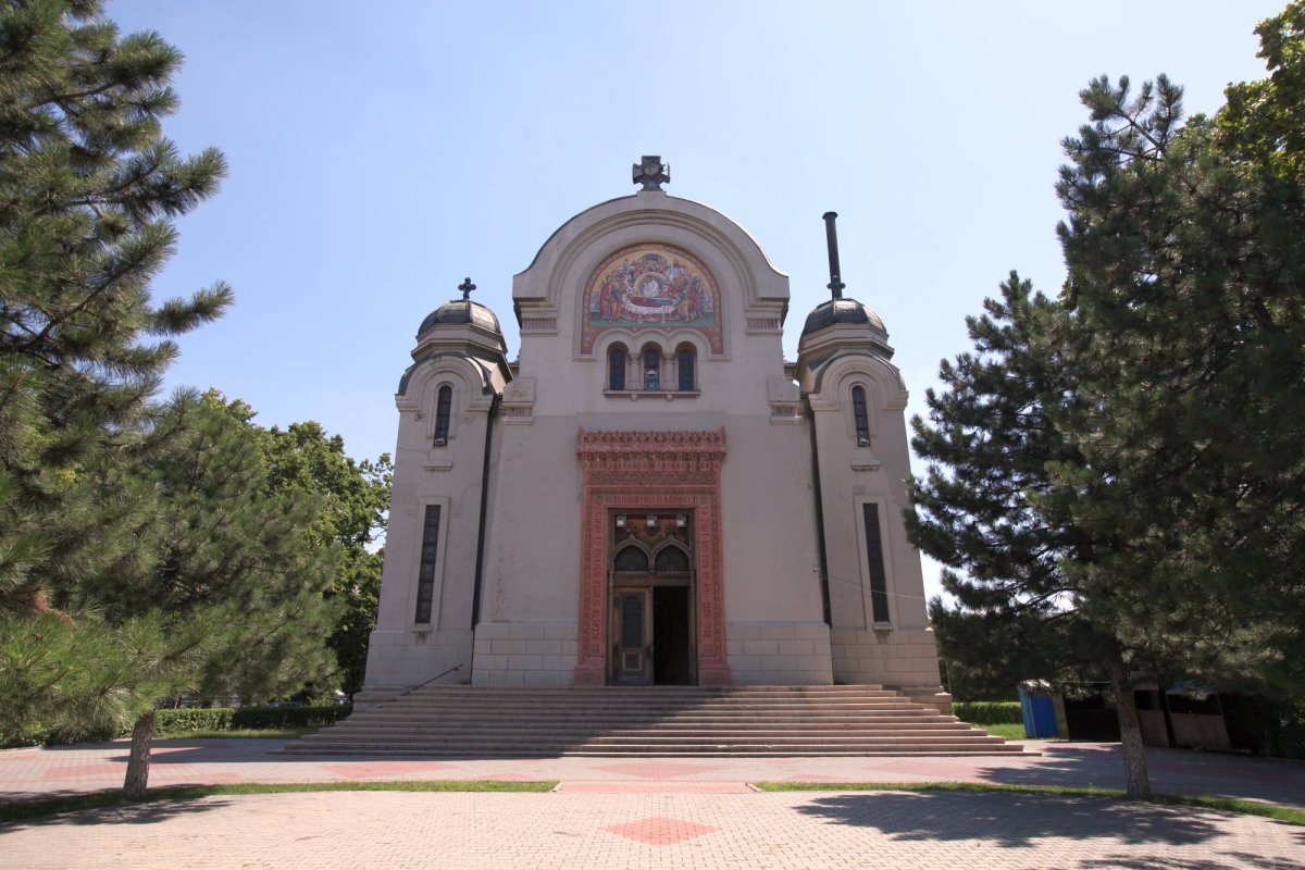 Sfinte Liturghii arhiereşti  la Craiova şi Râmnic 68027